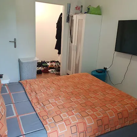 F2 Avec Jardin Et Jacuzzi * Reims