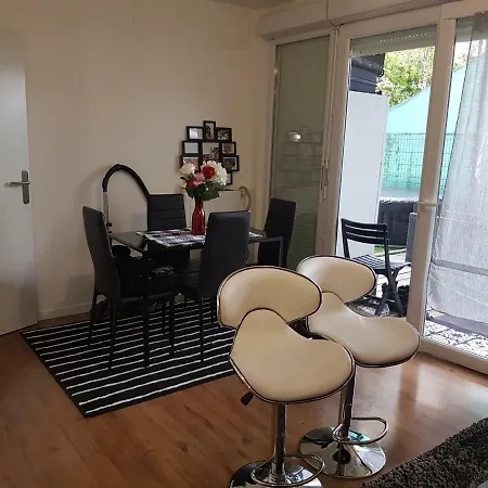F2 Avec Jardin Et Jacuzzi Apartment Reims