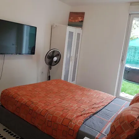 F2 Avec Jardin Et Jacuzzi * Reims