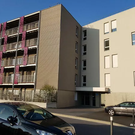F2 Avec Jardin Et Jacuzzi Reims
