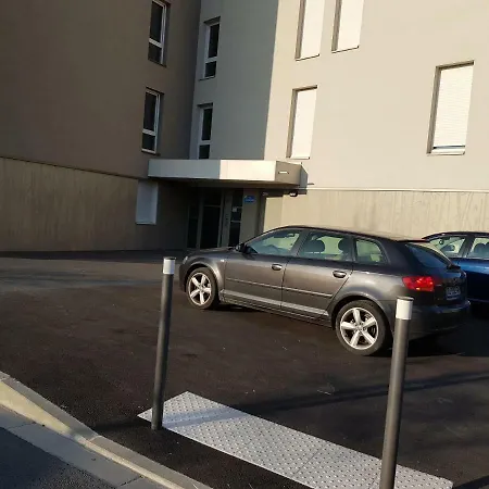 F2 Avec Jardin Et Jacuzzi Reims
